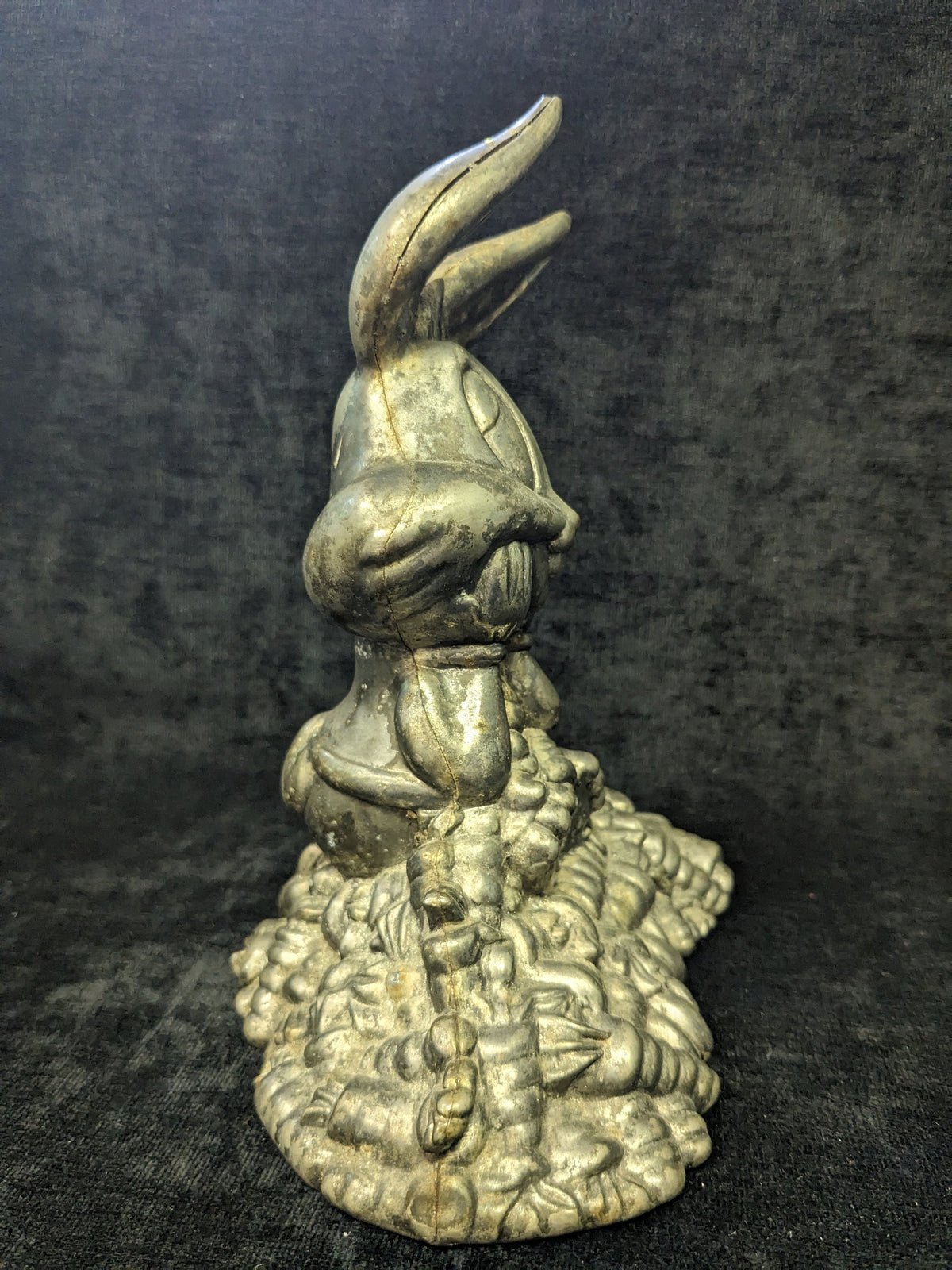 1998 Warner Bros. Silver Plated Bugs Bunny Bank - No Stopper - Bugs Bunny Sitting in Carrots - We all love Bugs Bunny