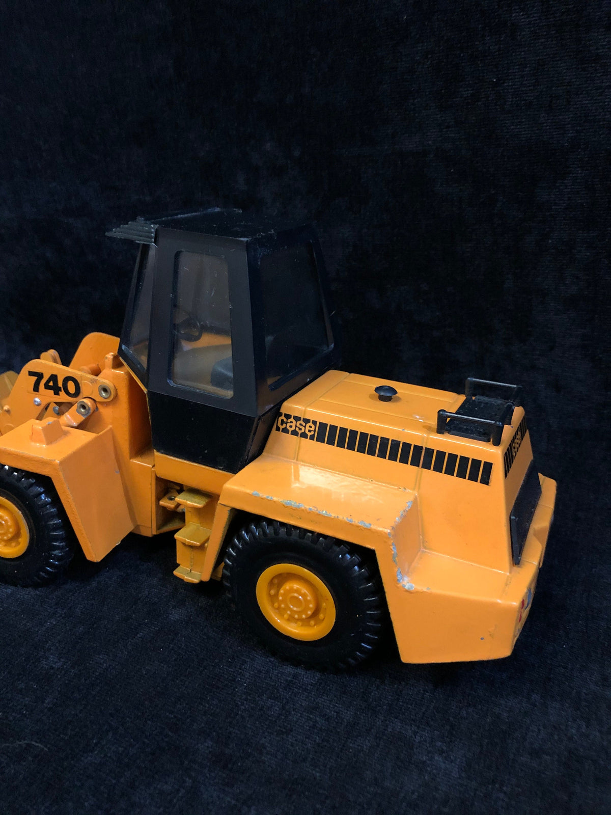 Case 740 Wheel Loader- 1/35 Diecast Scale Model