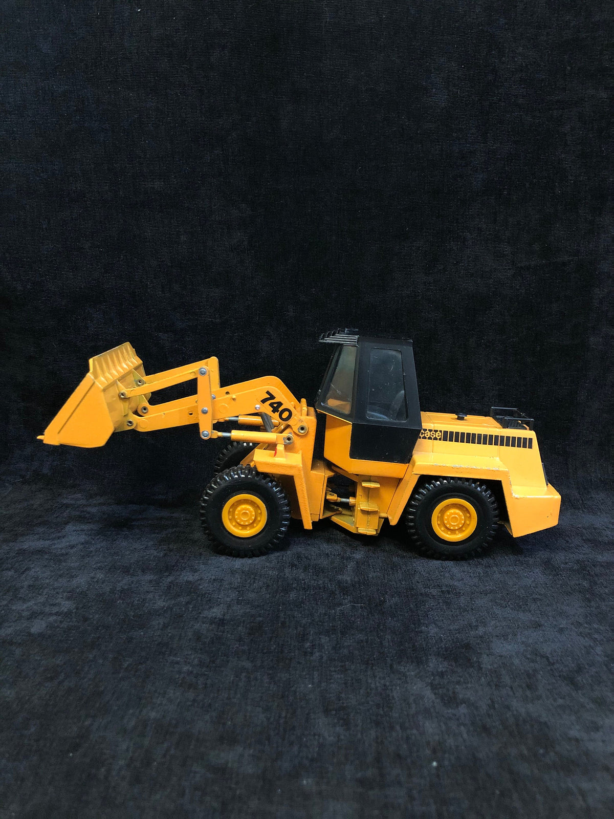 Case 740 Wheel Loader- 1/35 Diecast Scale Model