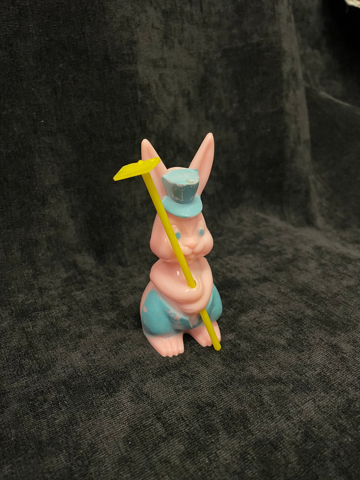 Rosbro Rosen Easter Bunny with a Hoe, Lollipop Holder