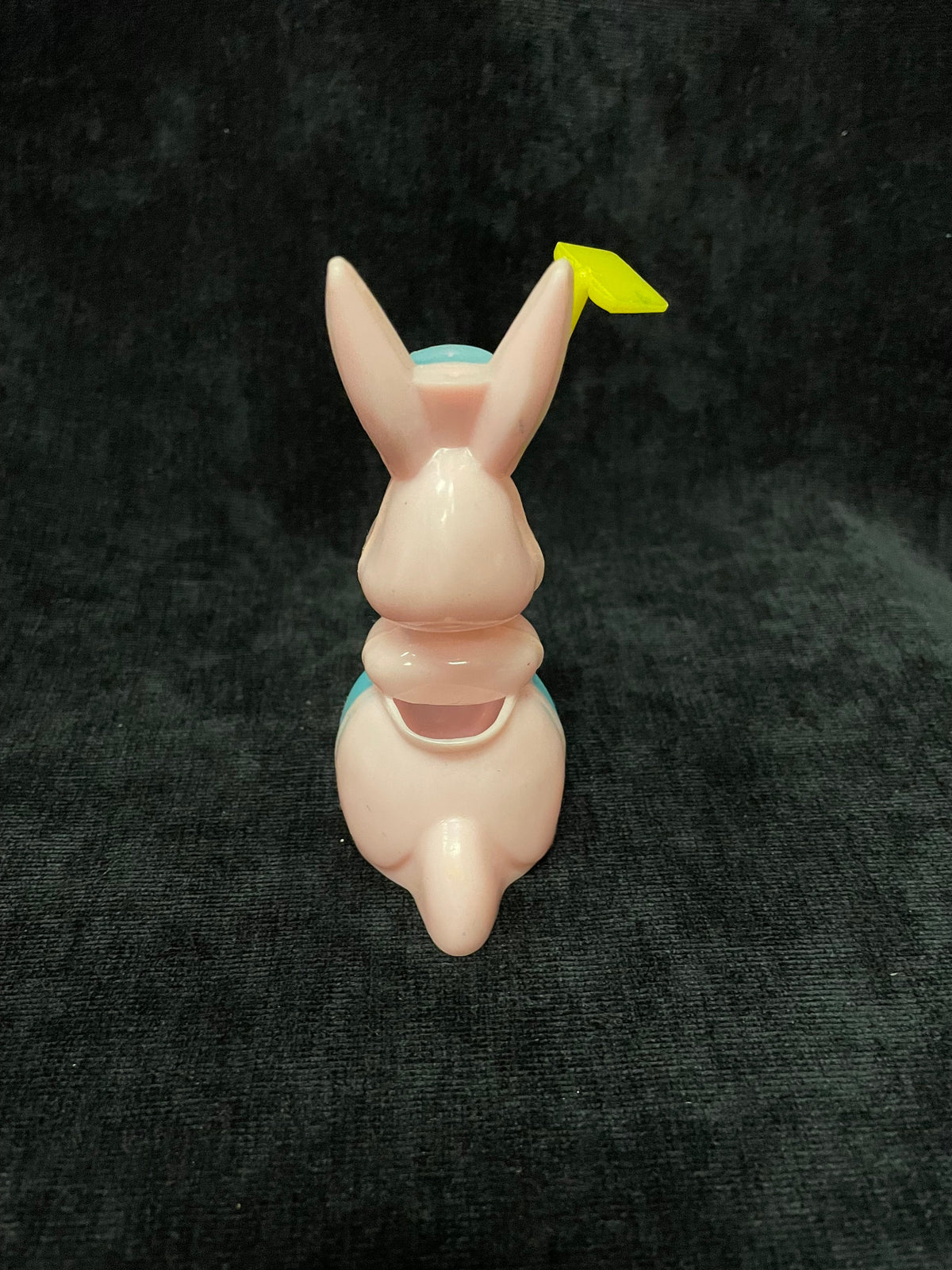 Rosbro Rosen Easter Bunny with a Hoe, Lollipop Holder