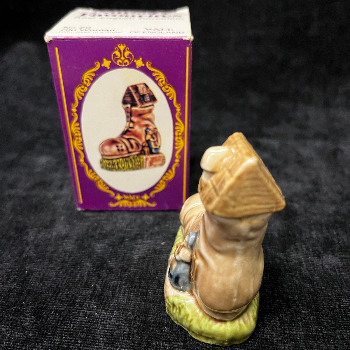 Nursery Favourites Wade of England #20 Old Woman (Who Lived in a Shoe)