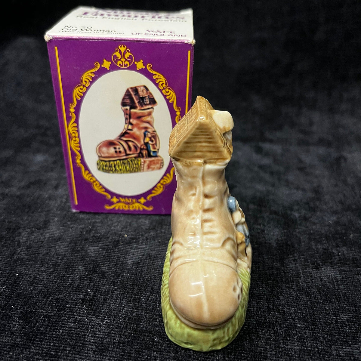 Nursery Favourites Wade of England #20 Old Woman (Who Lived in a Shoe)