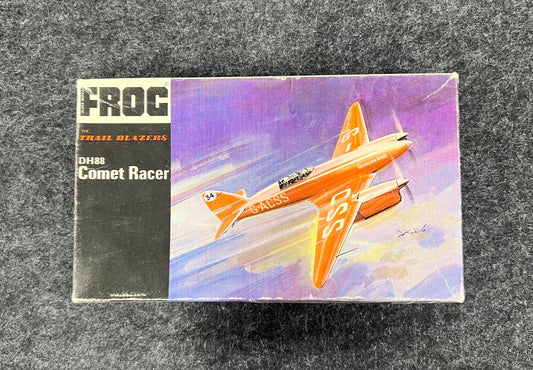 FROC Scale 1.72 Model Kit - DH88 Comet Racer - The Trail Blazers - Kit F168 with figures of Captain Scott and Capt Black - Realistic Models